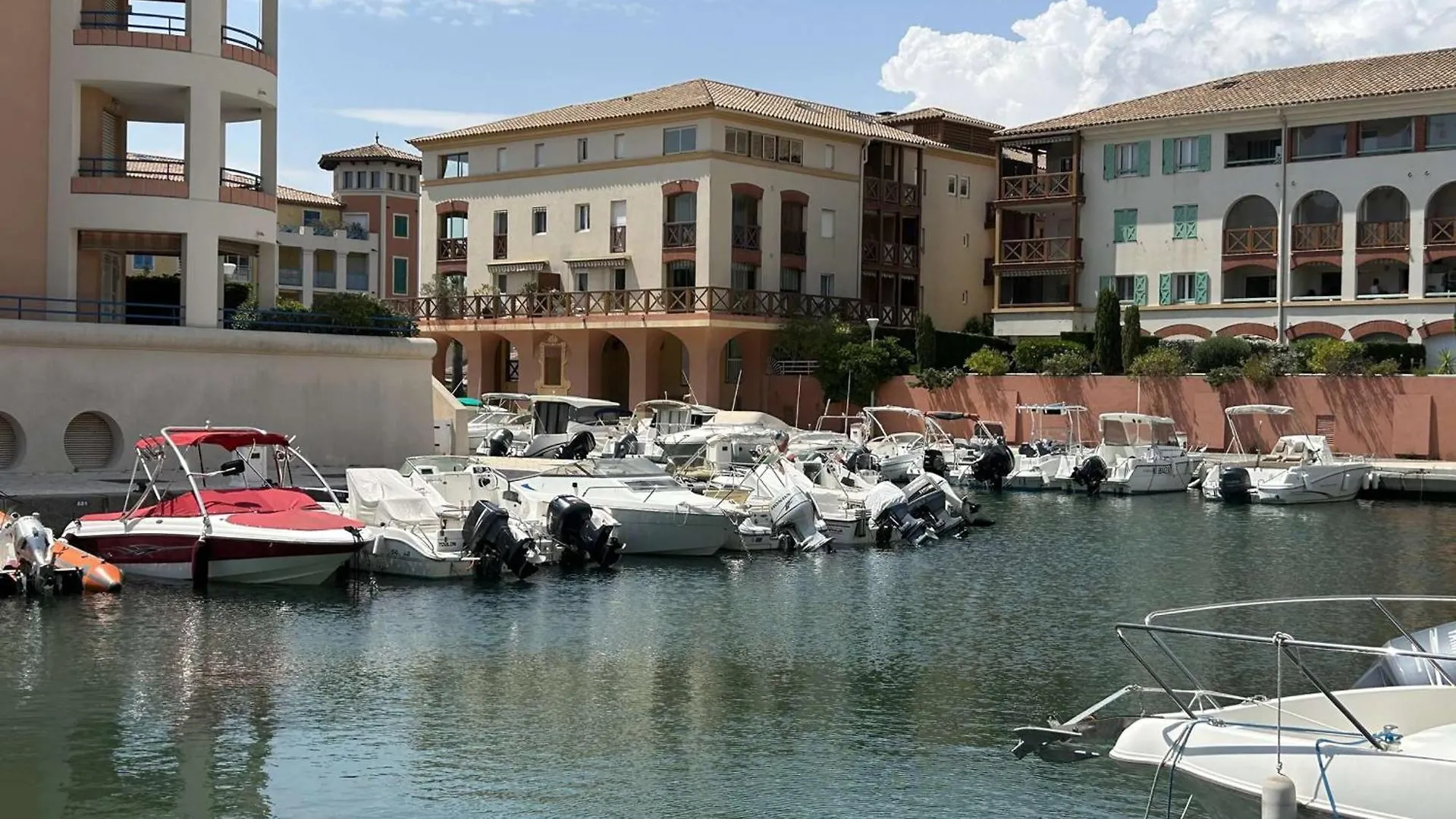 Appartement 2 Pieces Avec Terrasse Pres De La Plage - Fr-1-226A-344 Frejus 0*,  France